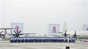 屏東機場納緊急醫療後送  並規劃國慶煙火觀賞區民進黨立委鍾佳濱11日表示，他已協調空軍屏東機場作為偏鄉緊急醫療後送轉運點；此外，也協調在機場內設置今年國慶煙火觀賞區。中央社記者郭芷瑄攝  108年7月11日