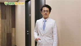 曾德朋主任表示，我們在運動大量流汗後，沒有立即把汗擦掉或是清洗掉，讓汗在皮膚上滯留，都可能會造就對黴菌滋長更好的環境。