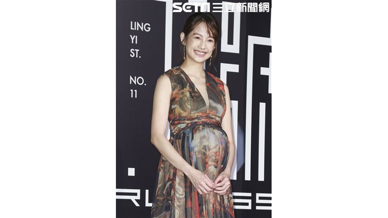 簡嫚書挺八月肚出席！寶寶性別開賭盤