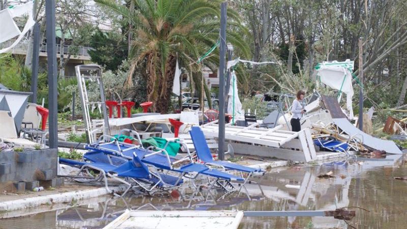 希臘強烈暴風　吉普車秒解體6人死亡
