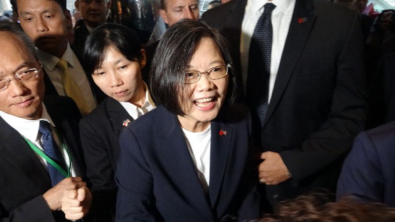 過境紐約　僑胞熱烈歡迎！英：好溫暖