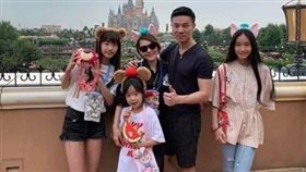 小S日前貼文力挺老公，一家人更到上海迪士尼遊玩。（圖／翻攝自小S IG）