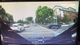 到路口沒減速　直行騎士遭左轉車撞飛