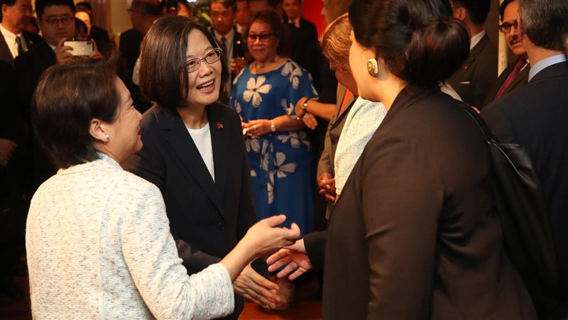 總統過境反映關係　洛時：川普親台