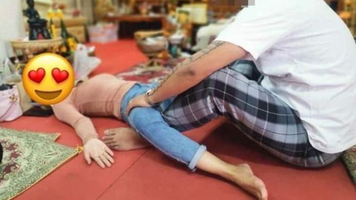 張腿招桃花！正妹信徒被師父狂頂下體