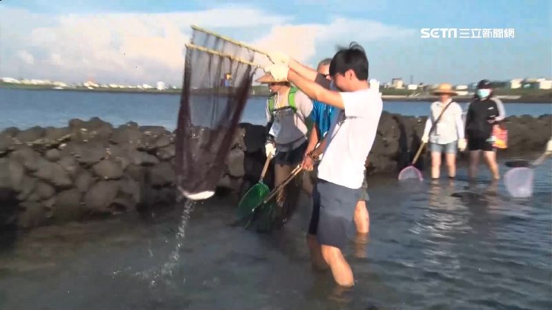 石滬搖身變捕魚體驗營！民眾讚：好玩