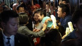 蔡總統親切和小粉絲互動