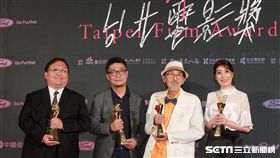 2019台北電影節頒獎典最佳劇情長片老大人監製唐在揚、導演洪伯豪、最佳男主角小戽斗、最佳女配角黃嘉千。（記者邱榮吉/攝影）