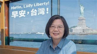 與自由女神同框　辣台妹有感而發