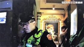 基隆市警方前往新開的阿波羅酒店臨檢（翻攝畫面）