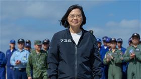蔡總統慰勉空軍天駒部隊（1）總統蔡英文17日前往澎湖縣馬公空軍基地慰勉空軍天駒部隊，向空軍天駒部隊的國軍弟兄姊妹精神講話。（總統府提供）中央社記者葉素萍傳真 108年4月17日