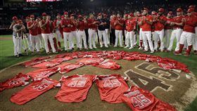 天使接力無安打獻給Tyler Skaggs。（圖／美聯社／達志影像）