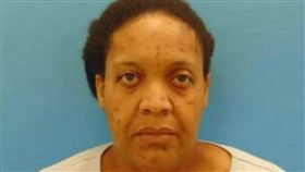 71歲嬤家中跌倒！狠女放她等死生蛆…還要孫女伴屍睡3年（圖／翻攝自Seguin Police Department）