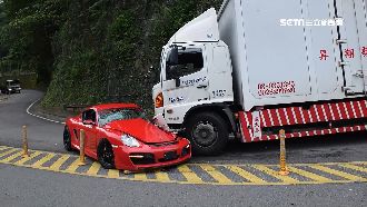 撞車前影像曝！保時捷疑逆向超車釀禍