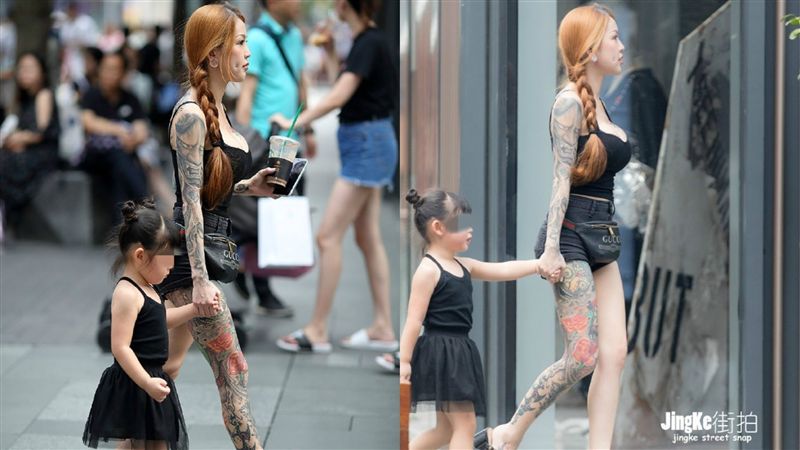 刺青辣媽牽女逛街　胸前渾圓乳量驚人