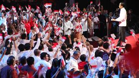 印尼總統佐科威誓言徹底改革官僚體系，發展印尼人力資源，排除外資投資障礙，獲得民眾熱烈迴響。