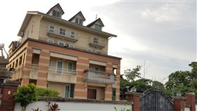 李佳芬農舍違章查報程序　將現勘丈量農舍主建物高雄市長韓國瑜妻子李佳芬日前拆除在雲林古坑農地興建的2層樓建物及車庫後，古坑鄉公所15日表示，違章查報作業程序進行中，近日將現勘丈量農舍主建物及周邊圍牆等，釐清建築違章的實際情形。（檔案照片）中央社記者葉子綱攝　108年7月15日