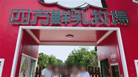 （圖／翻攝自爆怨公社）牧場,櫃檯小姐,拍照,近照