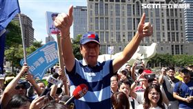 郭台銘家門口拜票（圖／記者鄒建威攝影）