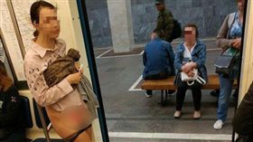 俄羅斯,地鐵,讓座,脫褲,露毛,內褲。(圖/翻攝自Интересная Москва臉書)