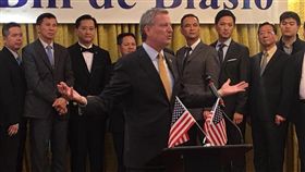 反川普　白思豪連任紐約市長成功反川普的民主黨紐約市長白思豪，7日毫無意外地連任成功。中央社記者黃兆平紐約攝　106年11月8日