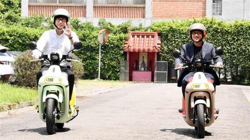 陳其邁試騎Gogoro　網友又歪樓