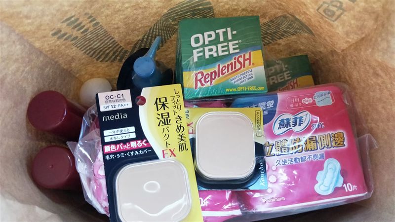 藥妝店買衛生棉　走出店家這一袋超扯