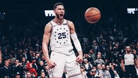 ▲76人5年1.7億美金續約西蒙斯（Ben Simmons）。（圖／翻攝自推特）