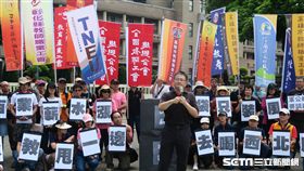 全教總16日赴行政院陳情，要求109年度應該要調薪。（圖／記者盧素梅攝）