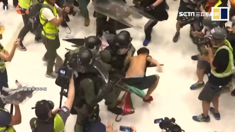 港特首批抗議者暴徒！讚港警執法克制