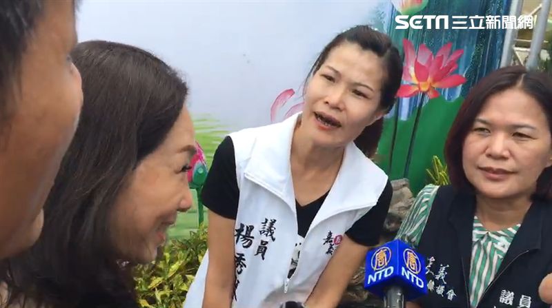 現身李承翰公祭！李佳芬燦笑寒暄議員