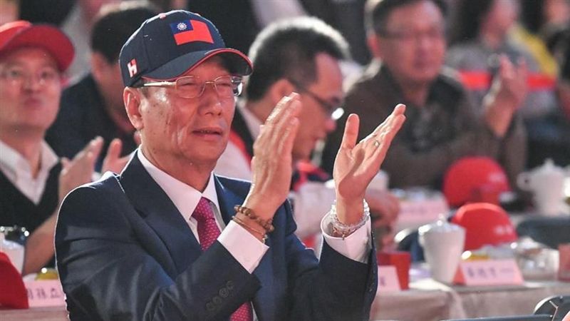 備案早擬脫黨？郭台銘鐵粉瘋喊這四字