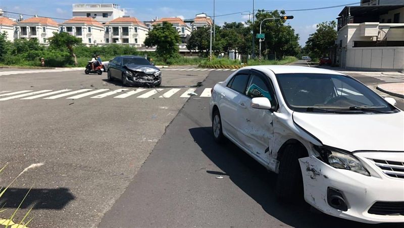 悚！車禍現場驚見鬼影　女獨坐駕駛座