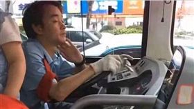 大陸,公車司機神似張國榮（圖／翻攝自微博）