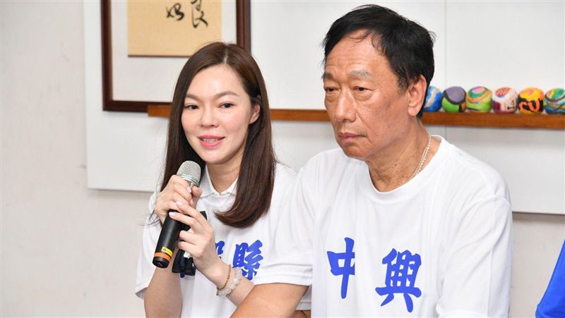 郭參選死灰復燃？曾馨瑩堂哥6字洩機