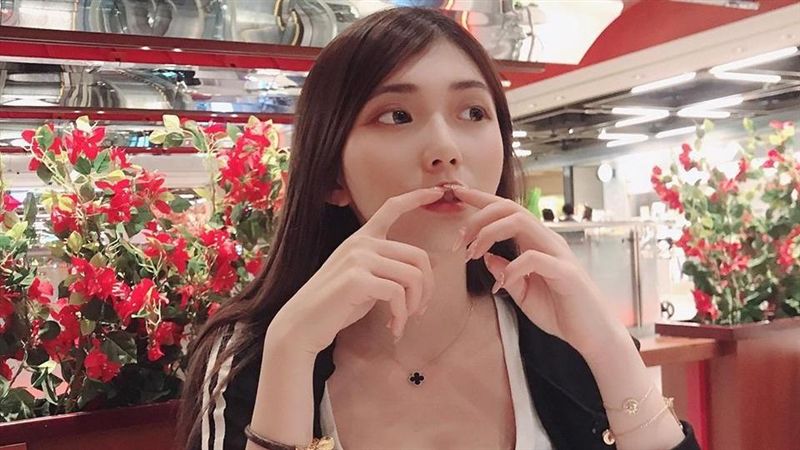 爆乳辣媽收包養訊息　一句神回網笑了