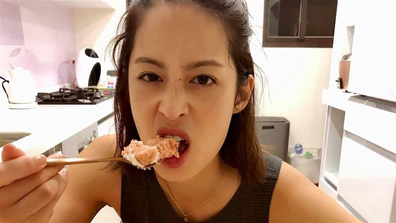 一天兩次！美乳女星與籃球員打得火熱