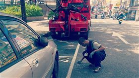 占路邊車位5個月欠費8萬元　北市拖吊移置台北市停車管理工程處展開拖吊移置「久占停車格位車輛」，其中一輛停在西寧南路停車格上的汽車，停車時間超過5個月，累積欠費達新台幣8萬餘元，為停最久的一輛汽車。（台北市停管處提供）中央社記者梁珮綺傳真　108年7月16日