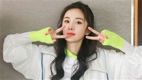 楊冪少女感照片曝光。（圖／楊冪工作室微博）