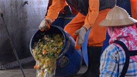 雲林廚餘回收率獲評鑑優等行政院環保署16日在雲林斗六舉辦107年度縣市政府廚餘回收再利用全國績優機關頒獎典禮，雲林縣廚餘再利用的回收率從原有10%目標躍升到93%，獲得優等殊榮。（檔案照片）中央社記者葉子綱攝　108年7月16日