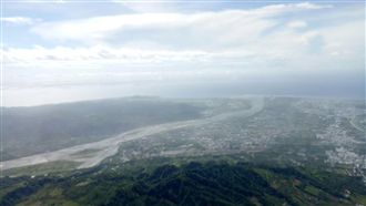 「丹娜絲」來襲　台東人怨：又得吃砂