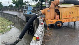 颱風丹娜絲來勢洶洶 雲嘉預布抽水機應變颱風丹娜絲來勢洶洶，可能對台灣構成威脅，為免雲嘉沿海低窪地區淹水，經濟部水利署第五河川局17日表示，雲林縣及嘉義縣市政府完成預布大型移動式抽水機共284部。（第五河川局提供）中央社記者江俊亮傳真 108年7月17日