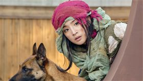 林依晨、小女花不棄（圖／中天提供）
