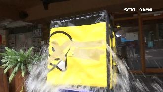 外送袋遇大雨能防水？實測結果超驚人