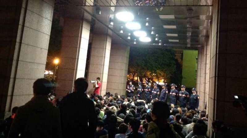 佔領政院驅離濺血　前北市警局長無罪
