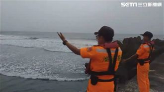 自備塔位？海警未解除　男烏石港衝浪