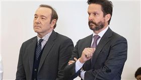 凱文史貝西出庭。（圖／翻攝自people）