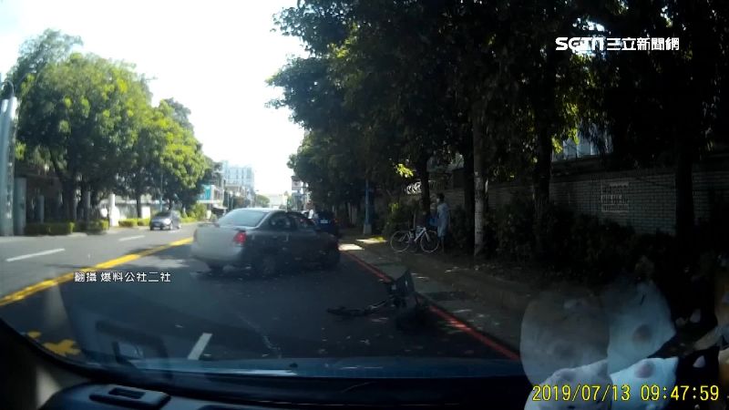 違規迴轉遭撞　車主竟要求高額賠償