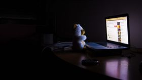 失眠,網路成癮,上網,3C族（圖／pixabay）