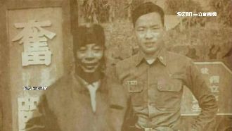 蔣經國與韓國瑜合照？律師揭：假的